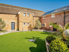 2 Bed in Newport 90244